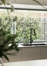 Load image into Gallery viewer, Smith & Co. Wash 400ml - Amber & Freesia