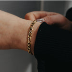 Load image into Gallery viewer, Large Figaro bracelet
